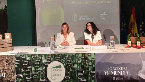 La vicepresidenta del Principado de Asturias, Gimena Llamedo, presenta la Estrategia de trabajo para la proyección y difusión de la cultura sidrera asturiana, en la Feria de Muestras, junto a consejera de Cultura, Vanessa Gutíérrez