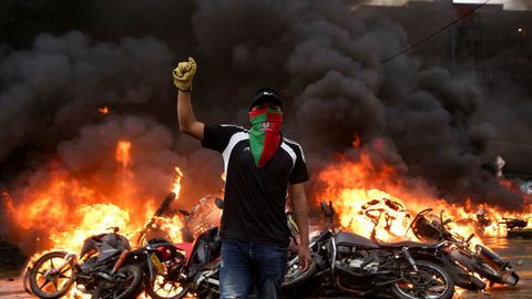 Encapuchados saquearan e incendiaron las instalaciones de Tr�fico tras las protestas en la ciudad de Popay�nl.