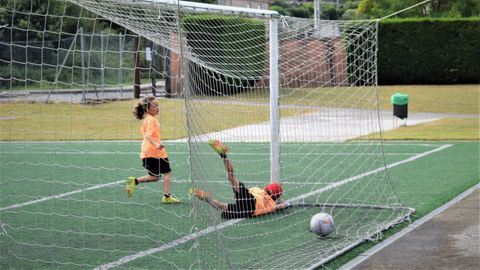 El Campus Sporty disfruta de Allariz.Las actividades ldicas y deportivas animan los quince das de actividad en el cmping y la ciudad deportiva de O Seixo