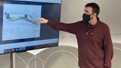 El concejal de Urbanismo, Xaqu�n Moreda, explica los detalles de la urbanizaci�n del pol�gono de O Vao