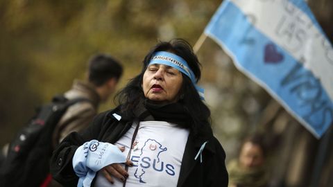 Manifestantes proabortistas y contrarios a la legalizaci�n se manifestaron frente al Parlamento de Buenos Aires durante el debate del proyecto del ley