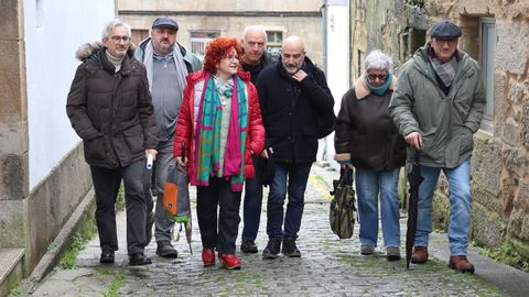 Montse Prado y N�stor Rego, en el centro de la imagen, rodeados de los representantes del BNG en varios municipios arousanos.