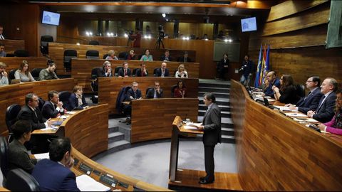 El presidente del Principado, Javier Fern�ndez, esta ma�ana durante su intervenci�n en la primera jornada del debate de orientaci�n pol�tica general que se celebra en la Junta General del Principado