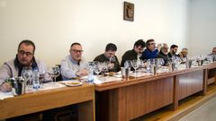 Participantes en una cata de calificaci�n de vinos de la denominaci�n de origen Ribeira Sacra celebrada en el 2018