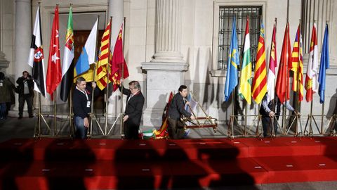 Las banderas se han ca�do por el viento. 