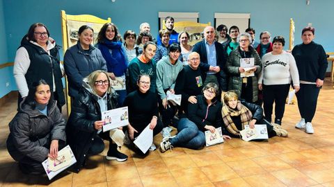 Tour�s junto a miembro de Mulleres do Rural de San Salvador de Meis, en la clausura de los cursos de pilates