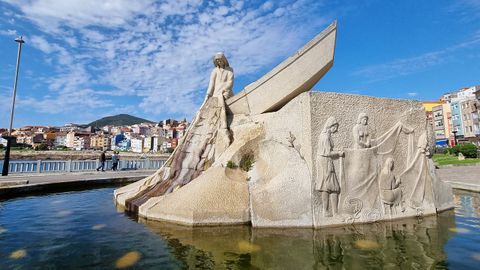 Monumento de Jos Antnez Pousa en el puerto de A Guarda