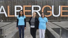 Eugenia Gonz&aacute;lez (en el centro de la foto) con empleadas del Albergue Milladoiro, donde dan una acogida cristiana a los peregrinos.