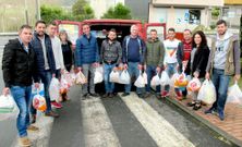 Los socios entregaron los alimentos a Servizos Sociais