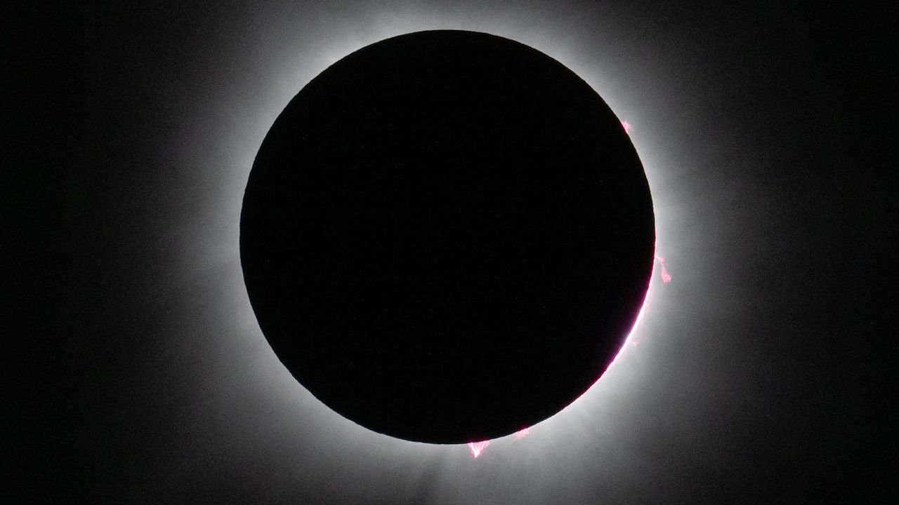 Cuando un eclipse total de Sol cambió para siempre la geometría del universo