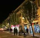Las calles ribadenses ya lucen el alumbrado t�pico