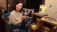 Chefi Vzquez Duarte muestra una foto de su etapa en Os Tonechos