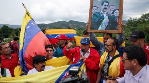 Seguidores del presidente colombiano Gustavo Petro se manifiestan en C�cuta, fronteriza con Venezuela, contra la intervenci�n de EE.UU. 