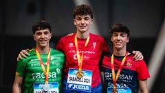 Miguel Carbajales, a la derecha del podio nacional sub-20 de salto con p�rtiga