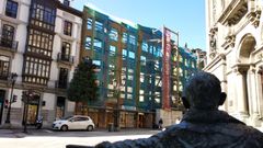 Edificio de la calle Melquiades �lvarez de Oviedo donde se ubicar� la nueva tienda de Zara. ARCHIVO