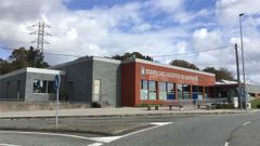 El Ayuntamiento comprar� dos parcelas para la ampliaci�n del complexo acu�tico de O Castro.