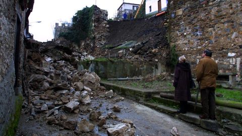 Una imagen de la parte derruida de la muralla medieval de Monforte tomada el 8 de enero del 2021, un d�a despu�s del desplome