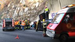 Accidente en la A-52 en el t�nel de Alongos en To�n.