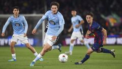 El futbolista del Celta Fer L�pez, durante el partido ante el Barcelona en el Camp Nou.