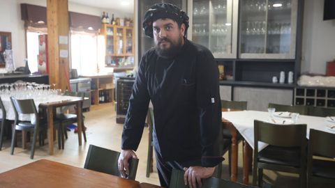 Aarn Vergara Vergara estudi en la escuela de hostelera de Pontedeume y ahora es el jefe de cocina del restaurante familiar