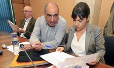 Las medidas adoptadas por el gobierno local causaron un profundo malestar en la oposici�n. 