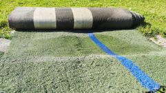 El c�sped artificial viejo del campo de f�tbol de Ponte Caldelas se regala a los vecinos