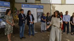 A directora do centro, Maite de Juan (co micr�fono) participou na presentaci�n do proxecto, acompa�ada de representantes pol�ticos