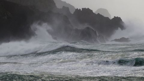 Fuerte oleaje en Meir�s.