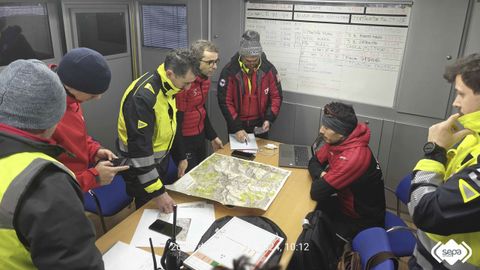 Los servicios de emergencias de Cantabria y Asturias han retomado este jueves la b�squeda de un monta�ero perdido desde hace dos d�as en los Picos de Europa