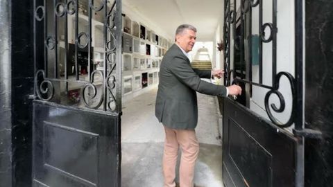 Entrada del cementerio de San Martn del Rey Aurelio