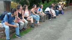 Participantes en el campo de trabajo experimentando el uso de las gu�as sonoras creadas dentro del proyecto
