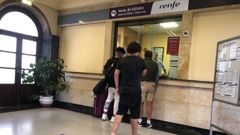 Cuando hay salidas y llegadas en la estaci�n, hay atenci�n a los clientes