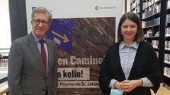 Jos� Mar�a Robles Fraga, embajador de Espa�a en Lituania, inaugur� junto a la ministra de Hacienda lituana, Gintare Skaiste, una exposici�n sobre el Camino de Santiago en la Biblioteca Nacional. Bajo el t�tulo �Good Way! The jacobean pilgrimage�, se podr� ver hasta finales de mes en la tercera planta del edificio y la entrada es gratuita. 