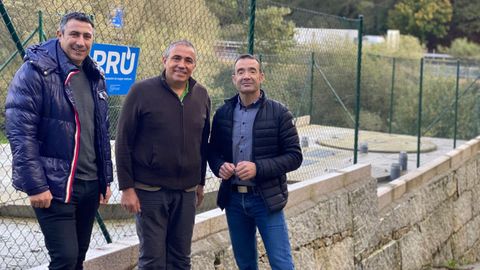 O exconcelleiro de Caldas Manuel Gonz�lez, con Xos� Luis Gonz�lez Paz, exjefe de servizo de Medio Ambiente que se xubila