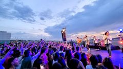 Taburete durante un concierto en la azotea del Mar de Vigo