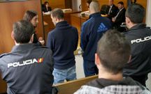 Ivan, de espalda con otro acusado, en un juicio anterior.