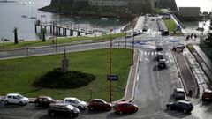 San Ant�n. El nodo de las �nimas es dif�cilmente comprensible, con pintura borrada, isletas con bolardos y carriles, como el del tranv�a, que no se sabe si se pueden utilizar o no.