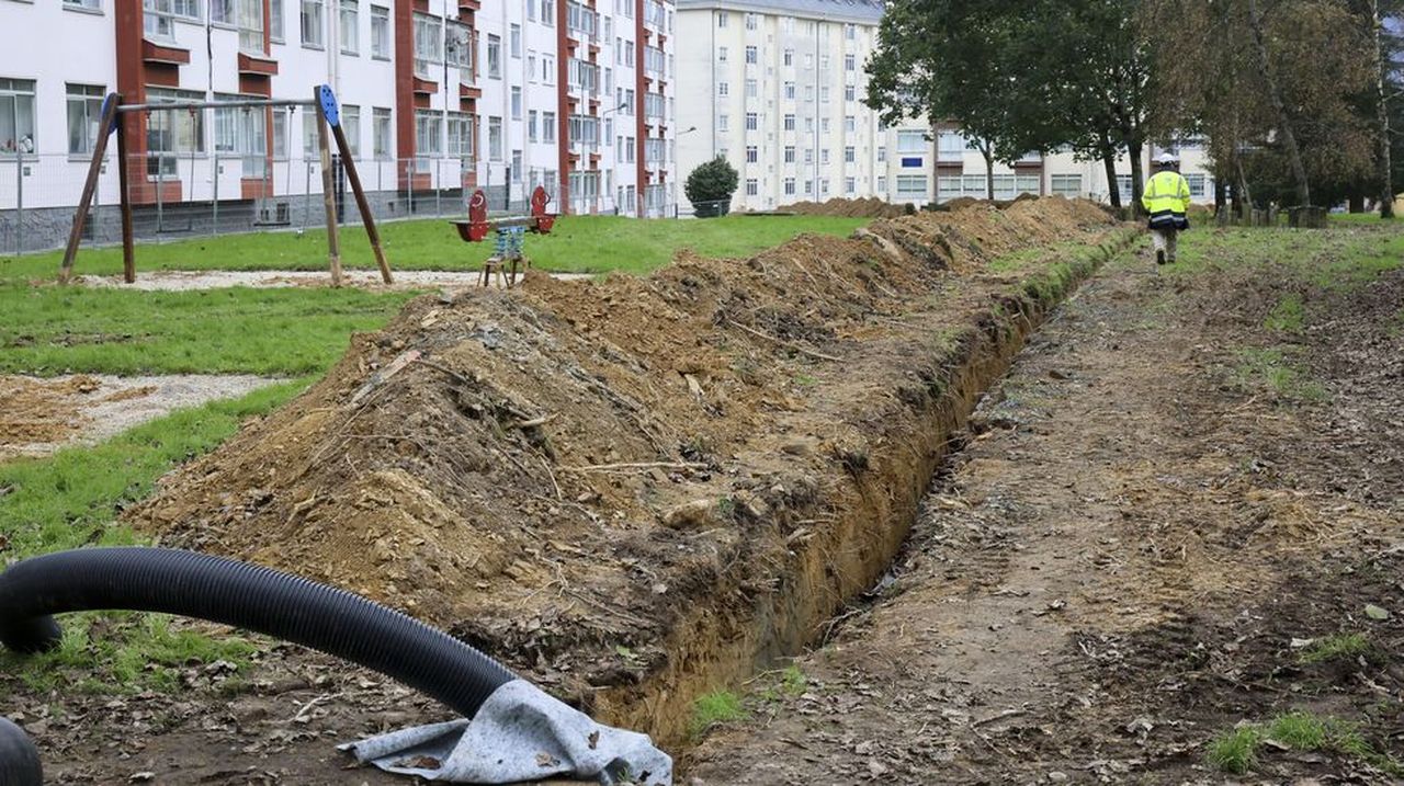 Acuerdo entre vecinos y Concello para el parque de Persoaxes Populares