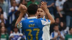 No� Carrillo abraz�ndose a Antonio Hidalgo al final del partido