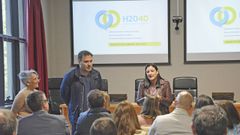 La catedr�tica Bel�n Rubio,�junto al actual vicedirector Francisco Javier Rodr�guez, este lunes en el campus de Ourense.