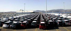 Veh�culos fabricados por PSA Peugeot Citro�n en Vigo, estacionados para su embarque hacia el mercado extranjero.