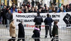 <span lang= es-es >Movilizaci�n durante la vista</span>. Un grupo de personas se hab�a manifestado con ocasi�n del juicio celebrado durante dos d�as el pasado mes de febrero en el palacio de Justicia de Ourense. 