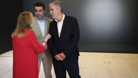 �ngeles Tilve, Luis L�pez e Rafa Dom�nguez, na sala onde se expor� �A derradeira leici�n do mestre�