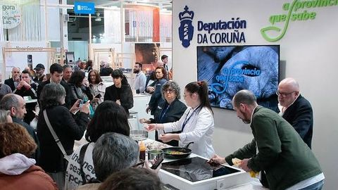 Marisol Martnez e Iria Ferrn, del restaurante Mar de Ardora, cocinaron en el Frum.