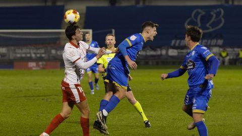 David Mu�oz y Hugo Sanz tratando de interceptar un bal�n