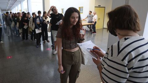 En la escuela de Caminos de A Coru�a las filas s� se mantuvieron como forma m�s ordenada de acceder a las aulas