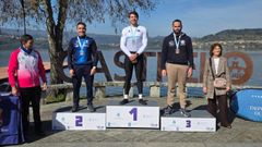 Jaime Duro, en lo alto del podio, se proclam� campe�n en la categor�a C1 s�nior.