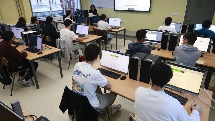 Unha clase do primeiro ciclo internacional de FP p�blico de Espa�a, que puxo en marcha o IES Fernando Wirtz da Coru�a cun centro ingl�s