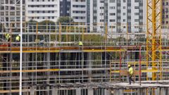 Trabajadores de la construccin, en una obra en A Corua