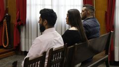 Alexandre J. R., Yasmine G. J. y Jacobo J. R., que fue trasladado desde la c�rcel, durante la vista de conformidad en la Audiencia Provincial de Ourense